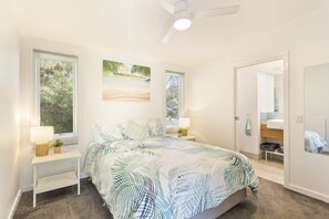 3 bedrooms, iron/ironing board, free WiFi, bed sheets - Isla Villa, Cowes, Phillip Island (Cowes)