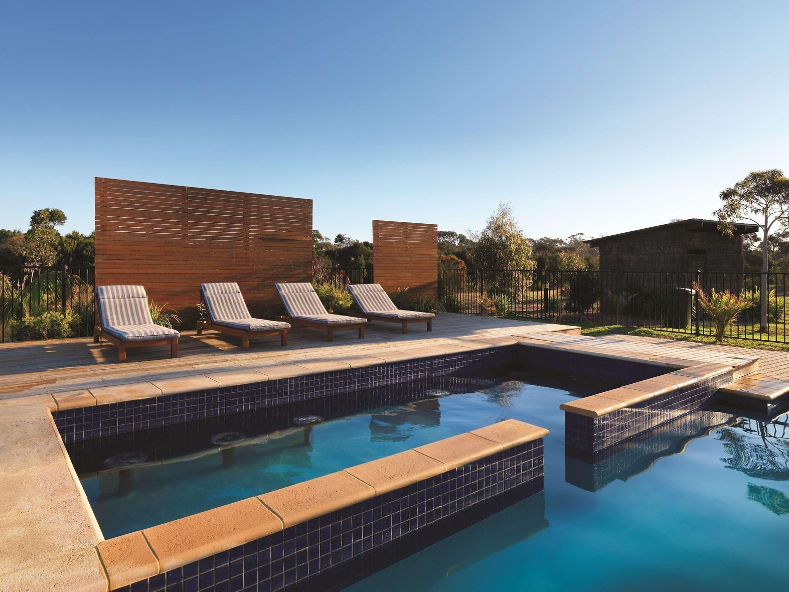 Piscine couverte, piscine extérieure