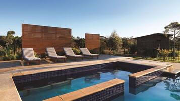 Piscine couverte, piscine extérieure