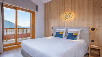 5 bedrooms, soundproofing, travel cot, free WiFi