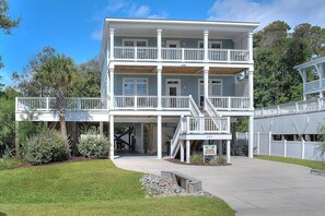 Exterior - Discover Oak Island's "Castin and Relaxin", a spacious 4-bedroom beach house for 12! (Oak Island)