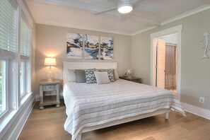 4 soverom, skrivebord, strykejern/-brett og wi-fi (inkludert)