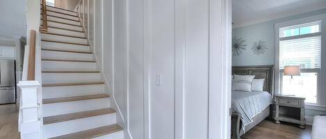 4 室のベッドルーム、デスク、アイロン / アイロン台、WiFi (無料)