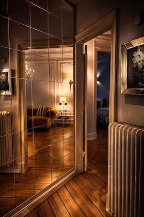 Suite – junior (with Garden) | 1 soverom, allergitestet sengetøy og individuelt dekorert