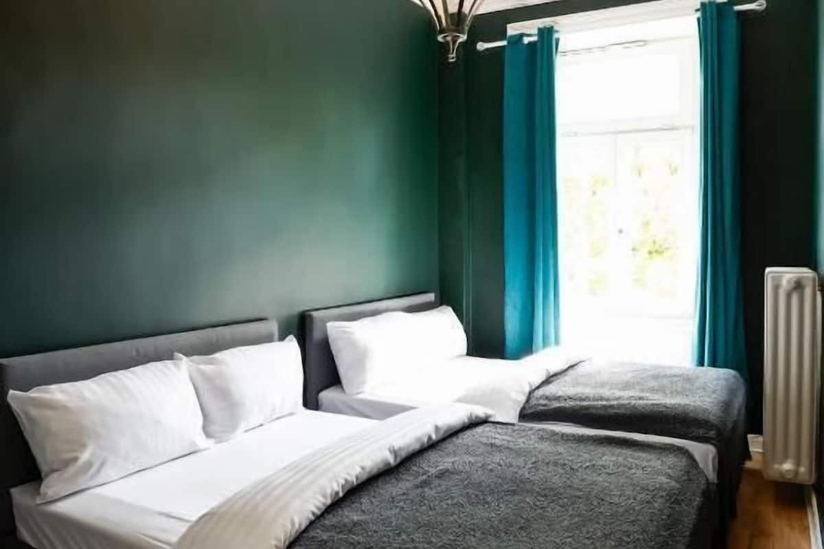 Vierbettzimmer | 1 sovrum, allergitestade sängkläder och individuell inredning