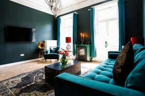 Vierbettzimmer | Television - Sleephotels Alsterroom (Hamburg)