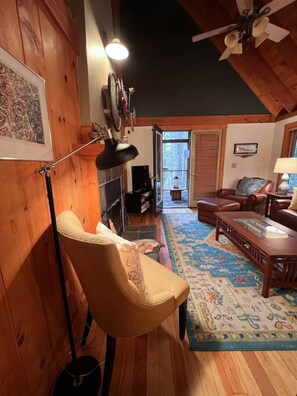 Télévision, cheminée