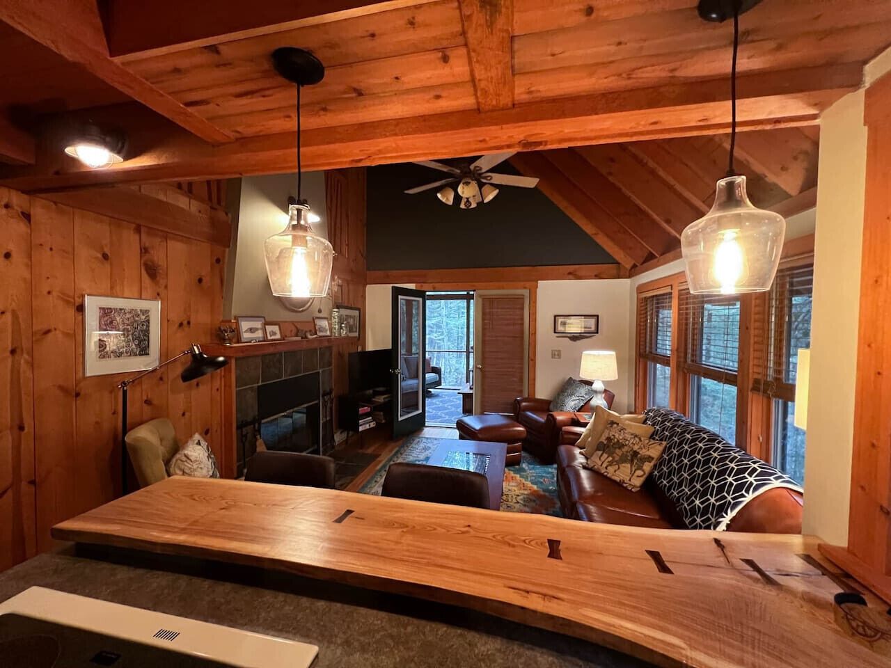 Télévision, cheminée