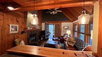 Télévision, cheminée