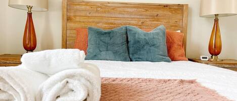 2 bedrooms, desk, free WiFi, bed sheets