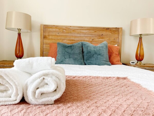 2 bedrooms, desk, free WiFi, bed sheets