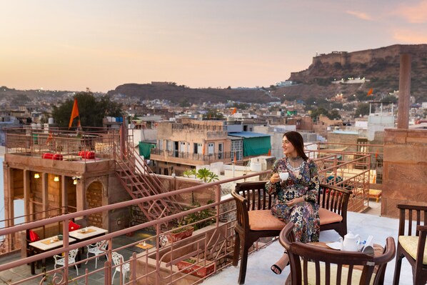 A terrace with a view of a cityscape, including a hill and buildings. - Amritara Manak Haveli, Jodhpur (Jodhpur)