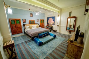 ห้องรอยัล | เครื่องนอนระดับพรีเมียม, ตู้นิรภัยในห้องพัก, ห้องเก็บเสียง