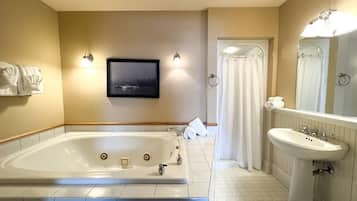 Kylpyamme, hiustenkuivaaja, pyyhkeet