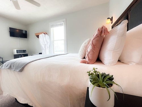 Erie Suite @ The Bayfield Guest House, Bayfield