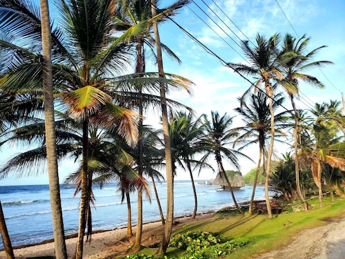 Quiet Family Cottage Near Beach with Cabana