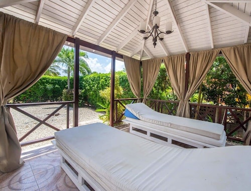 Beachy Cottage|Kitchen|Wi-Fi|Shaded Cabana|Parking