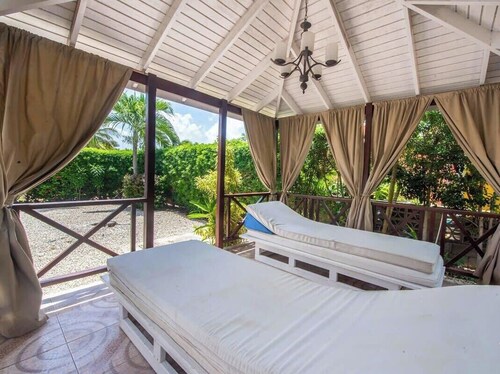 Bright Beachy Home | Full Kitchen | Shaded Cabana