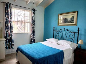 3 bedrooms, desk, iron/ironing board, free WiFi