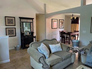 Smart-TV, Kamin, Arbeitsbereiche