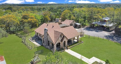 Milk Bath Springs House | Pet Friendly - 1930's inspired Retreat!