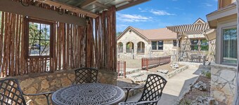 Milk Bath Springs | Pet-Friendly Historic Downtown Cottage