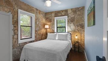 2 bedrooms, iron/ironing board, WiFi, bed sheets