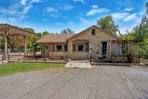 Exterior - Milk Bath Springs | Pet-Friendly Historic Downtown Cottage (Dripping Springs)