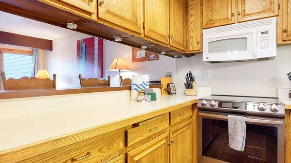 冰箱、微波炉、烤箱、炉灶