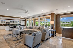 テレビ、書斎 / ワークスペース