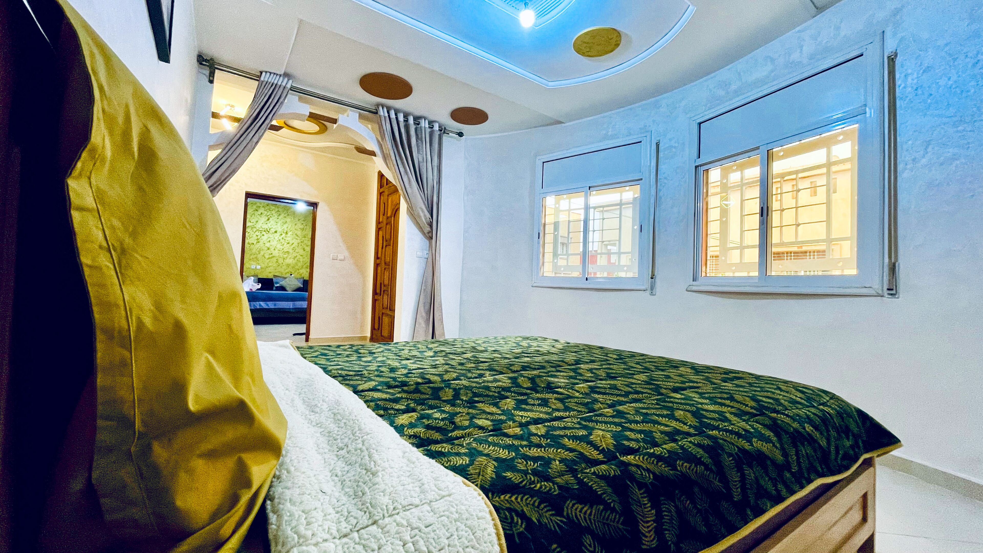 6 chambres, coffres-forts dans les chambres, fer et planche à repasser