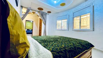 6 chambres, coffres-forts dans les chambres, fer et planche Ă repasser