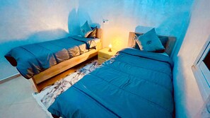 5 chambres, coffres-forts dans les chambres, fer et planche à repasser