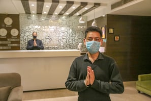 Reception - Four Leaf Hotels Amritsar (Amritsar)