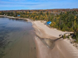Beach nearby - Beautiful Harbor Springs Condo | Private Beach Access | Sleeps 8 | 2 Bedrooms (Harbor Springs)