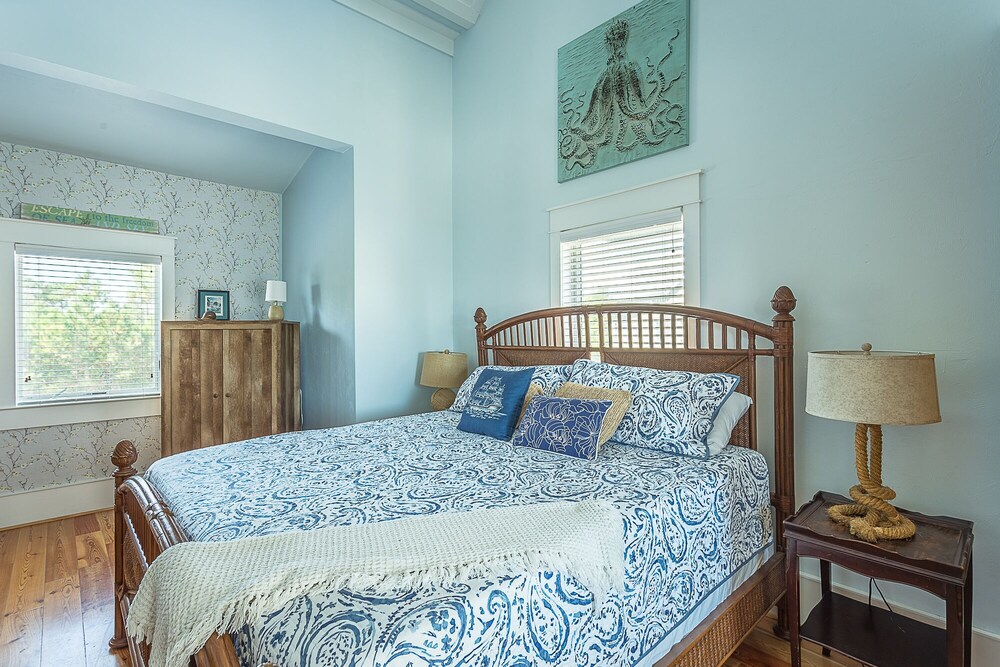 New Listing! Lattitude Adjustment 1BR/2BA condo Carrabelle Vrbo