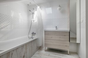 Badewanne, Haartrockner