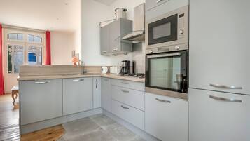 Refrigerador, microondas, horno, lavavajillas