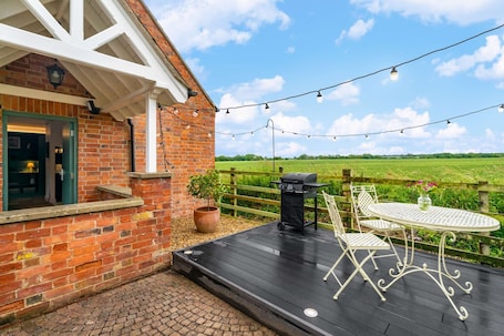 Outdoor dining. The Cottage · Luxury Romantic Retreat in Idyllic Rural Location