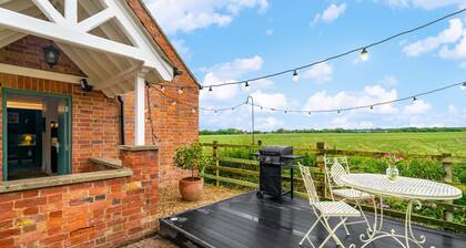 The Cottage · Luxury Romantic Retreat in Idyllic Rural Location