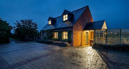 The Cottage · Luxury Romantic Retreat in Idyllic Rural Location