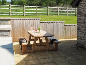 تناول الطعام بالخارج