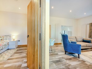 2 عدّة غرف نوم وواي فاي مجانًا وملاءات أسرّة