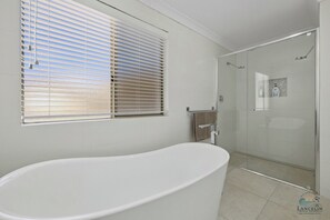 Bathtub