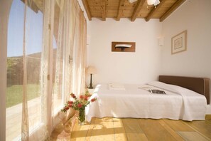5 bedrooms, in-room safe, iron/ironing board, travel crib