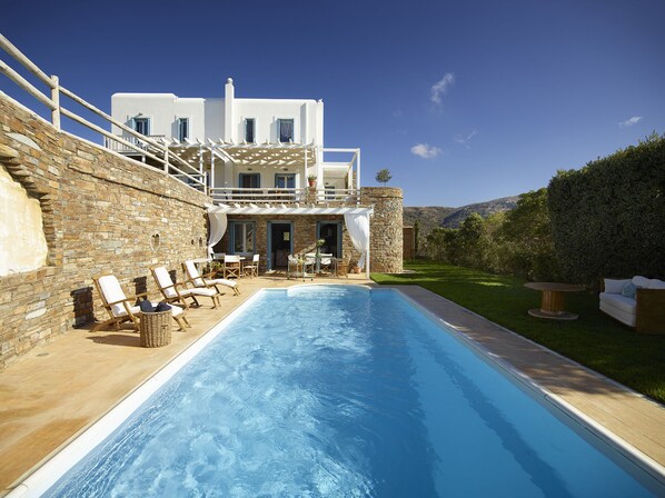 Outdoor pool - Aegean wonder: Villa Phivi, 5 bedrooms, private pool, Andros, Greece (Andros)