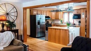 Interior - Vermont Guest House: Family- and Dog-Friendly, EV Charger (Bristol)