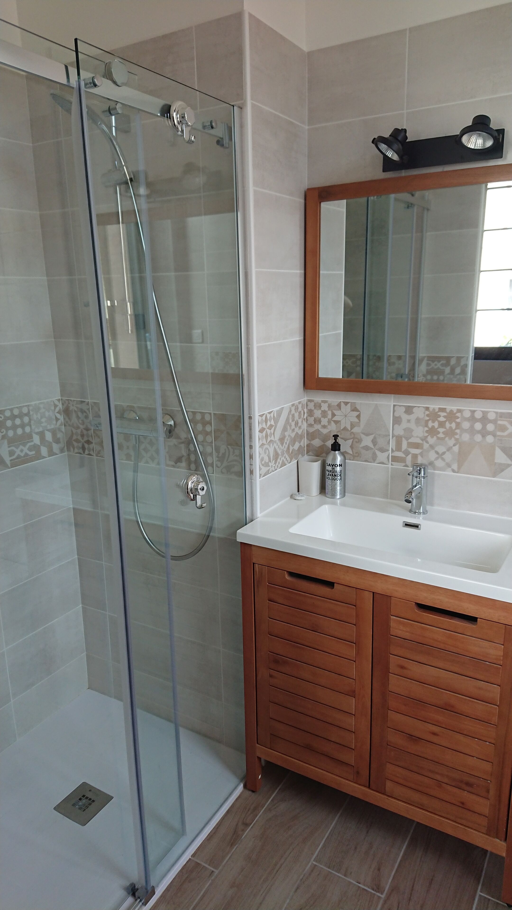 Shower, free toiletries, hair dryer, towels