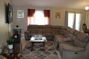 Living area - Cozy single family home. Family friendly community (Kissimmee)