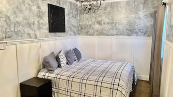 3 bedrooms, desk, iron/ironing board, travel crib